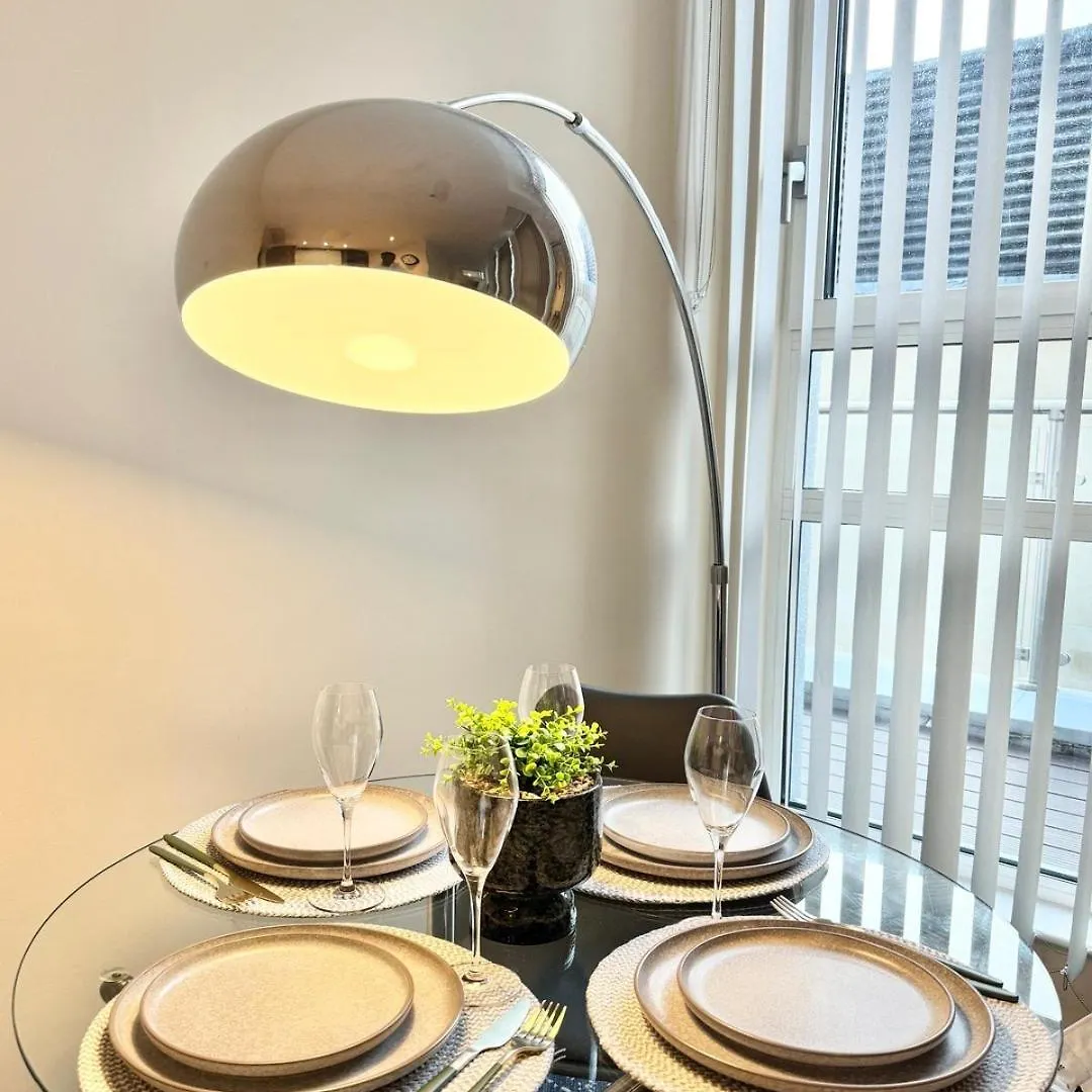 Modern London City Apartment 0*,  United Kingdom