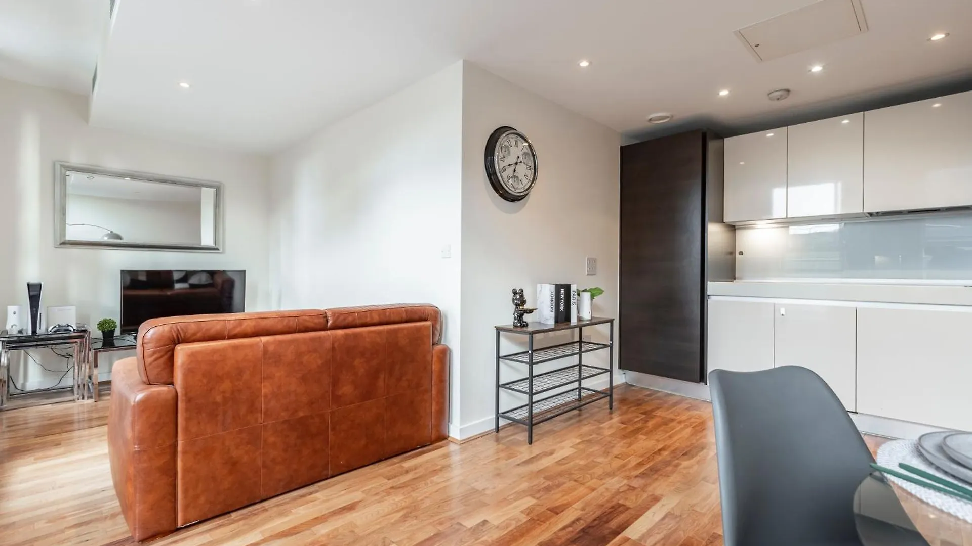 Modern London City Apartment contacts
